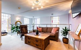 Lux Duplex Apartment 19Th Century Chapel Wakefield Centre